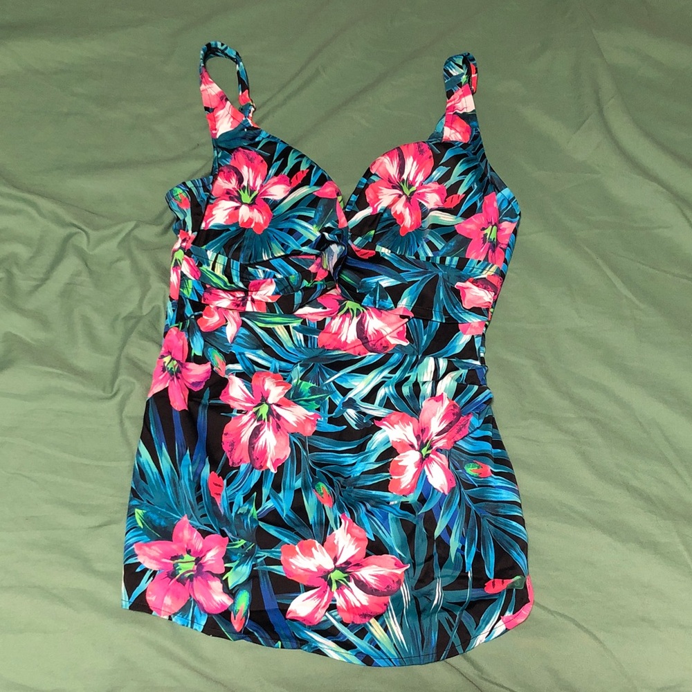 🏋️‍♂️ Floral Tropical Print One Piece Swimsuit